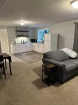 Private Hot Tub, Charming 1-bedroom apartment in delightful Vancouver with WiFi