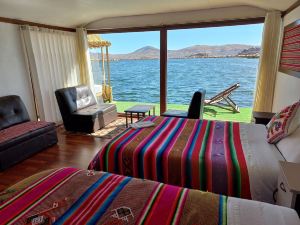 Uros Aruma Uro Lodge