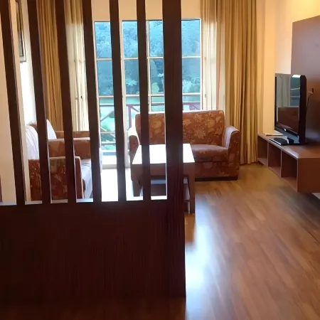 Misty Apartments@Iris House Resort