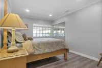 Charming 5 bedroom with a putting green