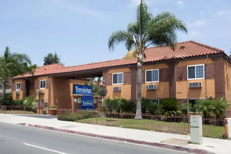 Express Inn & Suites Ontario Airport Отели в г. Апланд