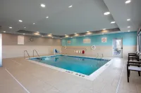 avid hotel OAK CREEK by IHG - piscina