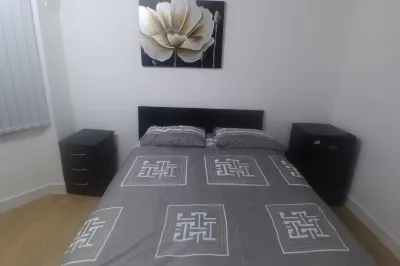 Coventry Stay - Sleeps 8 Free Parking & WiFi Hotels in 