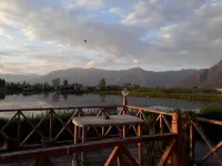Best 5 Star Luxurious Houseboats in Srinagar - bar