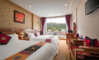 Saparis Station Hostel & Travel
