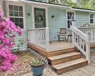Tucked Away Quiet Cottage~5 Blocks to Riverfront and Cumberland Island Ferry