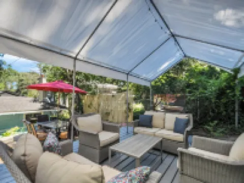 Mid-Century Cottage Beach Oasis Hotels in Gary