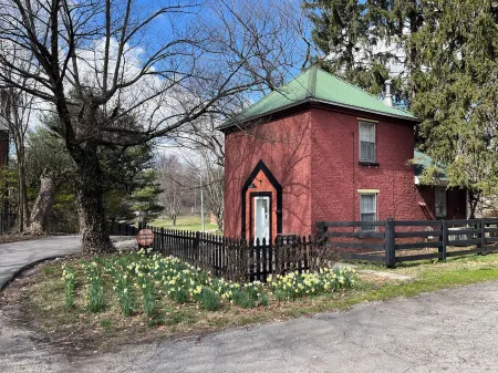 Welcome to Bourbon Oak Smokehouse, in the heart of Bardstown, KY