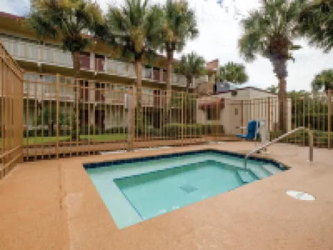 Red Roof Plus+ & Suites Naples Downtown-5th Ave S Hotels in Collier County