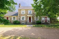 Charming 4-bedroom Stonehouse Hotels near Calvary Pentecostal Tabernacle