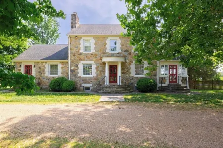 Charming 4-bedroom Stonehouse