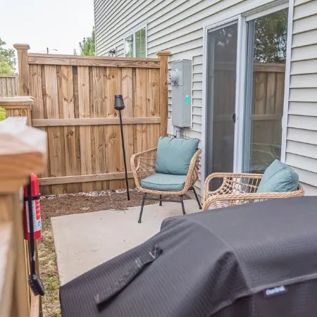 Clean New Townhome: Comfort and Convenience Await!