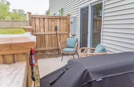 Clean New Townhome: Comfort and Convenience Await!