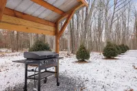 Newly Built Barndominium w/ Golf Sim, Hot Tub, Firepit, Minutes to Jim Thorpe!