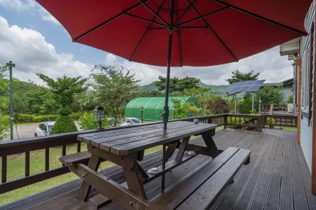 Goesan Lapine Couple Pension Отели рядом с достопримечательностью «Shinpoong Hanji Maeul»