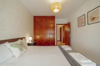 Matosinhos Center Premium Apartment by Vacationy Hotel dekat Porto Business School