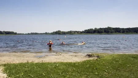 Semi-detached house on the lake with small garden surrounded by nature