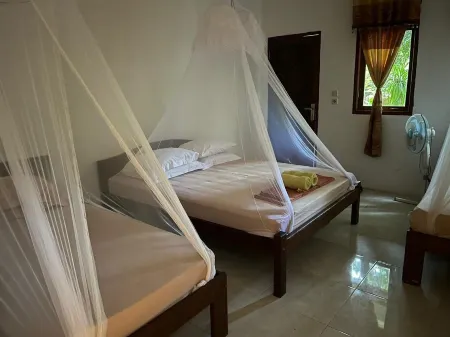 Tangkoko Macaca Resort Отели в г. Битунг