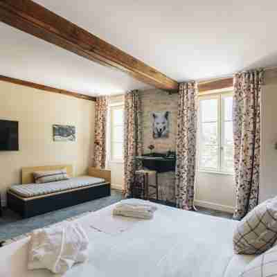Castel de Très Girard - Hôtel & Restaurant Rooms
