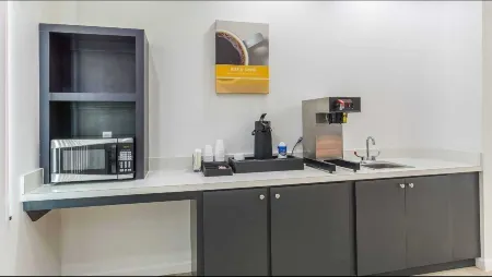 Motel 6 San Angelo, TX Отели рядом с достопримечательностью «Мемориальный парк Джейм Падрон»