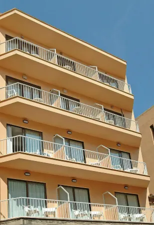 Hostal Tierramar Отели в г. Льюкмайор