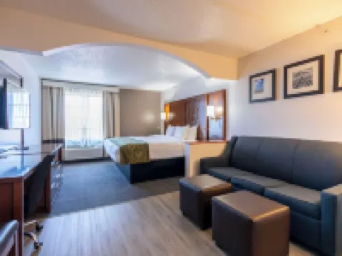 Comfort Suites Hotels in Springfield