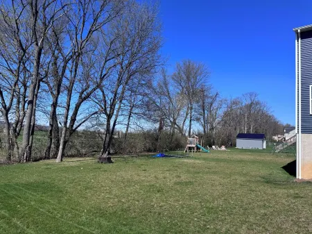 Charming 3-bedroom LED vibe cozy house with AC and WiFi in Steeple Chase.