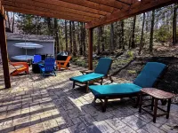 🌈 Bright and Charming Single-Family Home at Baxter Lake - 🐶 Dog Friendly 🧣 Hotels in Strafford County