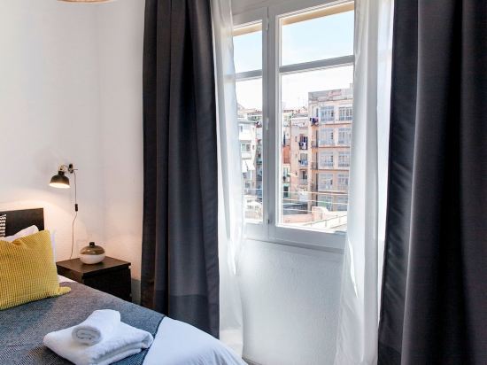 Prime Eixample Hideaway 6 Guests With Balcony by Myrentalhost