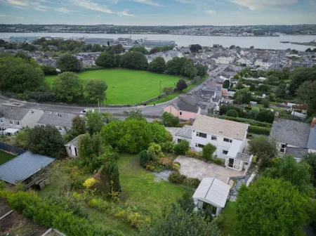 Longview - 4 Bedroom Holiday Home - Pembroke Dock Отели в г. Пемброк-док