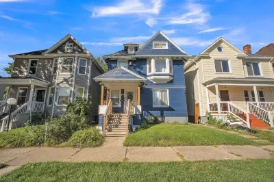 Pet Friendly 5Br Home Near Downtown Detroit by RedAwning