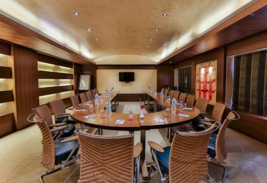 Sun N Sand Mumbai Hotel Over view