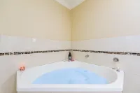 Roma Explorers Inn - Hot Tub