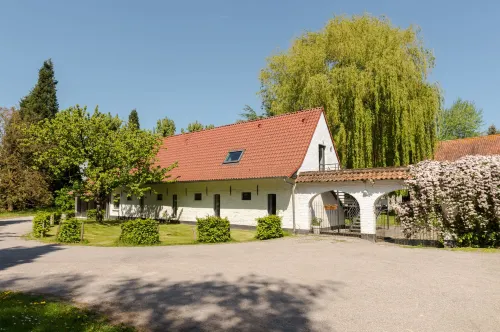 La Ferme Blanche, the Originals Relais Hotels in Lomme