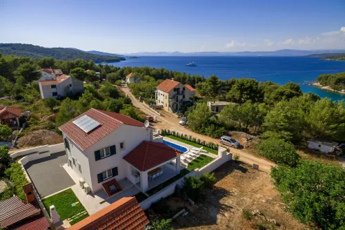 Villa Makarac - Heated Pool, Beach 140m & Kids Playground I Brač - Wifi