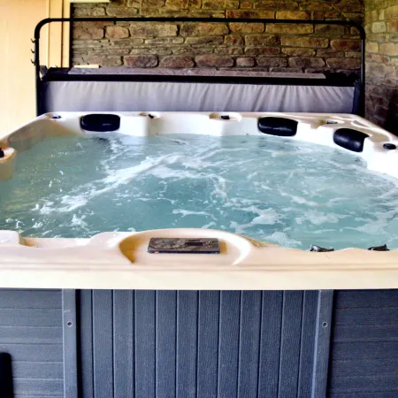 Luxurious Villa with Sauna, Hot Tub, Recreation Room, Large Enclosed Garden