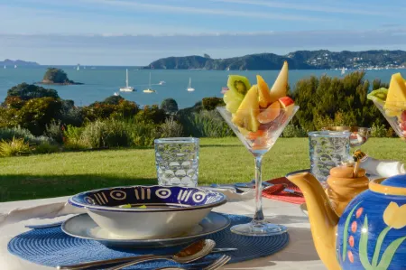 Chalet Romantica Отели рядом с достопримечательностью «Hole In The Rock Dolphin Cruise»