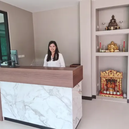 Grand Maihom Hotel Отели рядом с достопримечательностью «Храм Рампэнг»