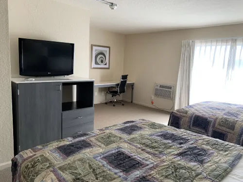 Apple Valley Hotel & Lodge