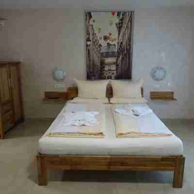 Hilda Apartments Rust Rooms