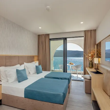 Hotel Perla Отели в г. Герцег-Нови