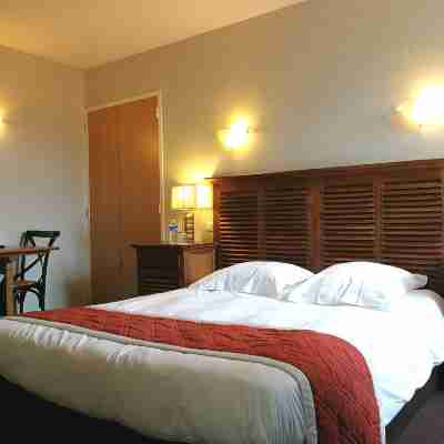 Logis Auberge De Carolles Rooms
