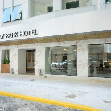 Regency Park Hotel Отели рядом с достопримечательностью «Пляж Леме»