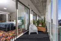 Arluxia Hotels near Ponsonby