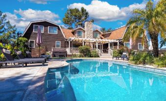 Chateau Syrah by AvantStay Picturesque Estate w Pool, Hot Tub, Pool Table & Table Tennis