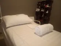 O'Jays Motel - Motels