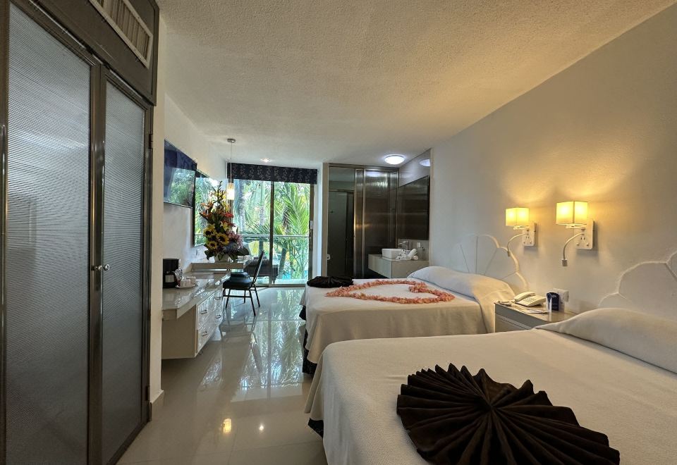 Hotel Plaza Caribe CancunOver view