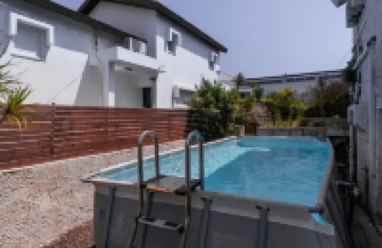 Spacious 4Bd House w Pool in the Heart of Herzliya
