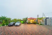 Dusk and Dawn Beach Resort - parking