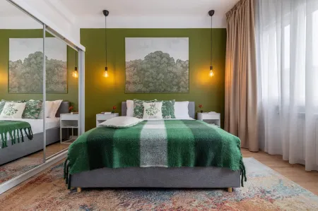 Out of the Woods Отели рядом с достопримечательностью «Триумфальная арка»